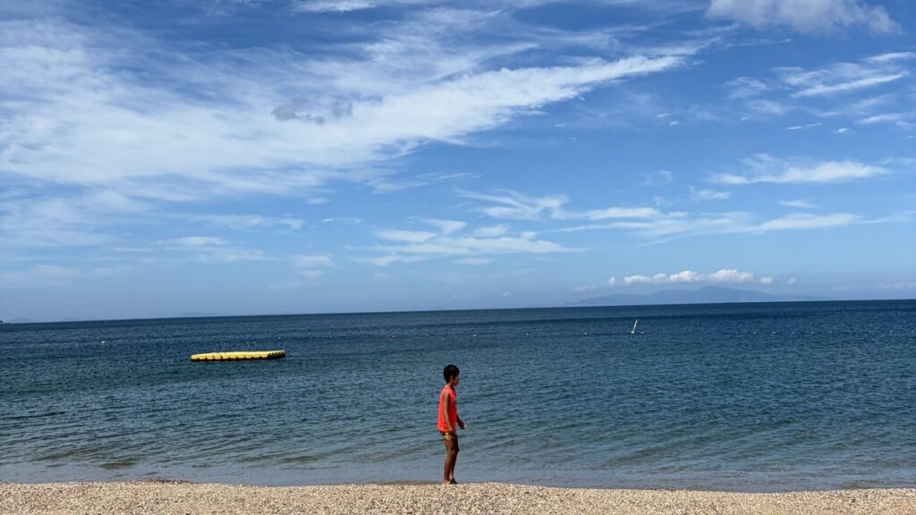 慶野松原海水浴場の青い空と海