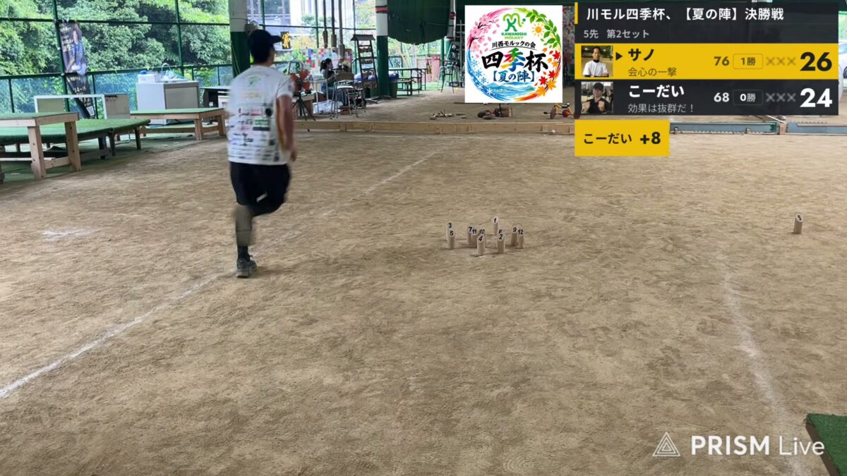 配信の画面に重なったOBIの帯。右上に2人の名前と点数、その下に倒した点のポップ